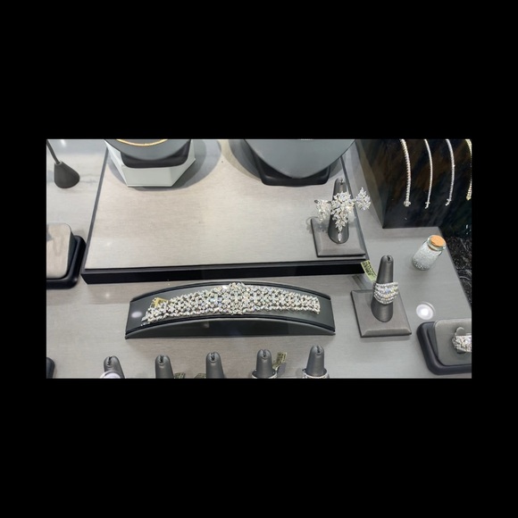 30ctw Diamond braclet set in 18 karat white gold - Picture 2 of 3